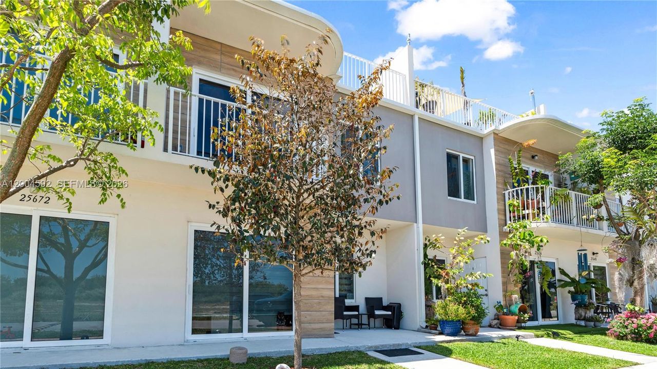 En Venta: $447,345 (4 camas, 3 baños, 1398 Pies cuadrados)