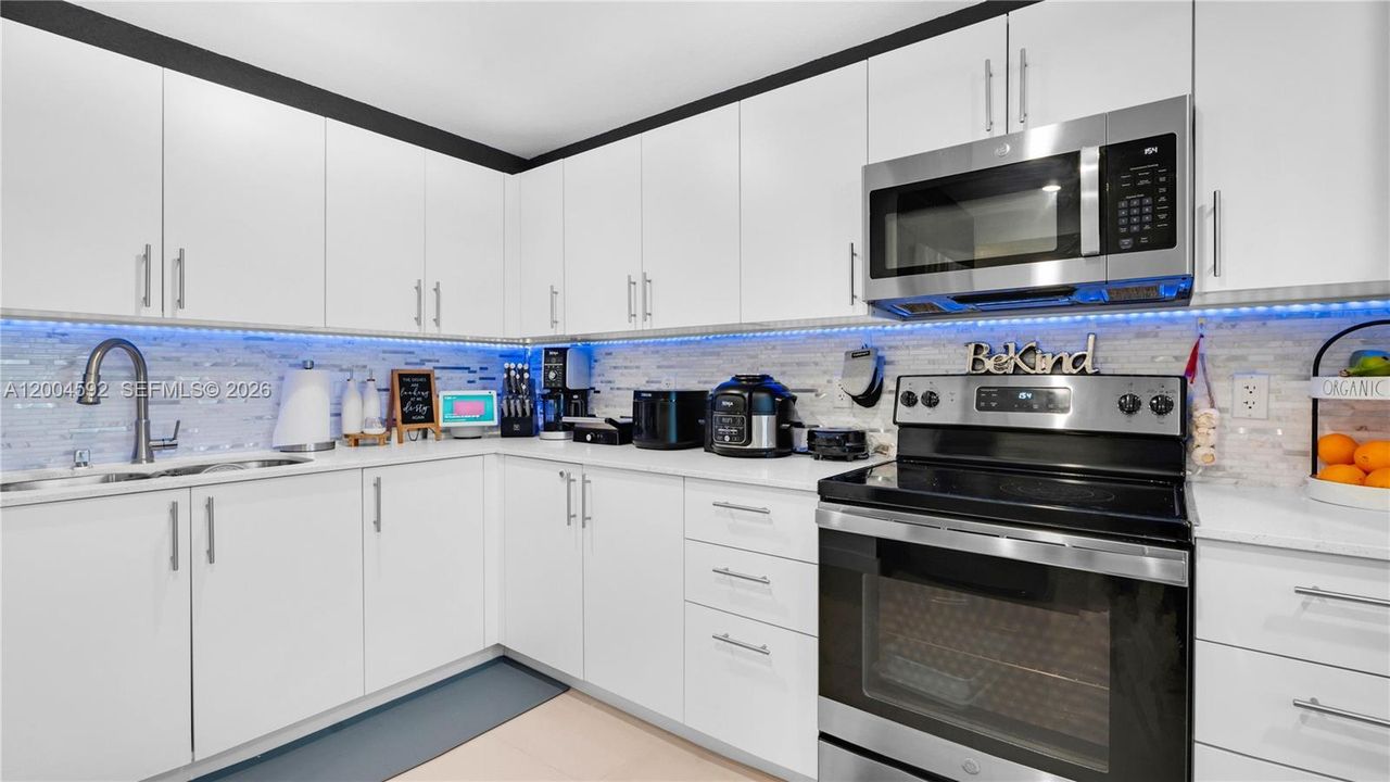 En Venta: $447,345 (4 camas, 3 baños, 1398 Pies cuadrados)
