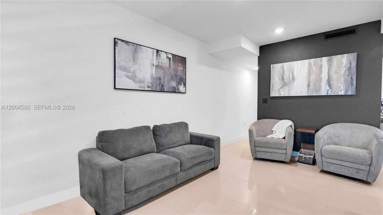 En Venta: $447,345 (4 camas, 3 baños, 1398 Pies cuadrados)