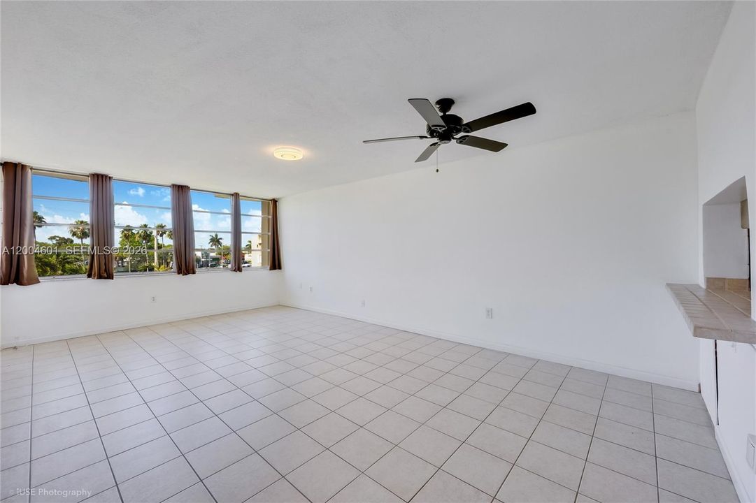 Activo con contrato: $125,000 (1 camas, 1 baños, 779 Pies cuadrados)