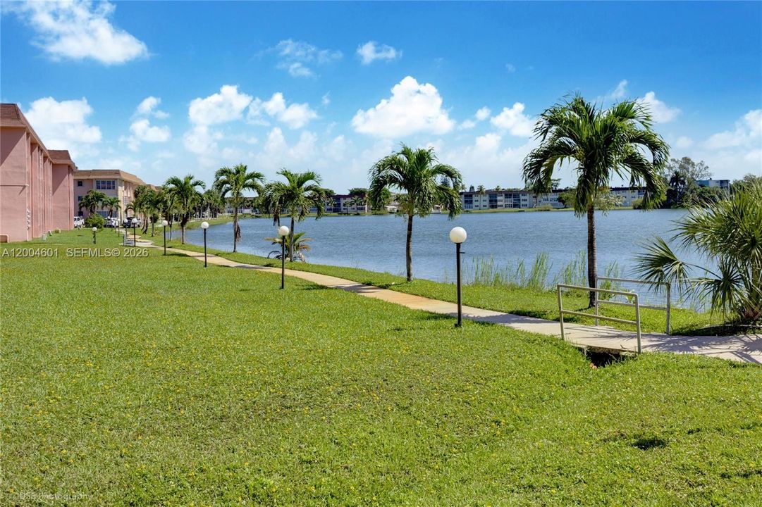 Activo con contrato: $125,000 (1 camas, 1 baños, 779 Pies cuadrados)