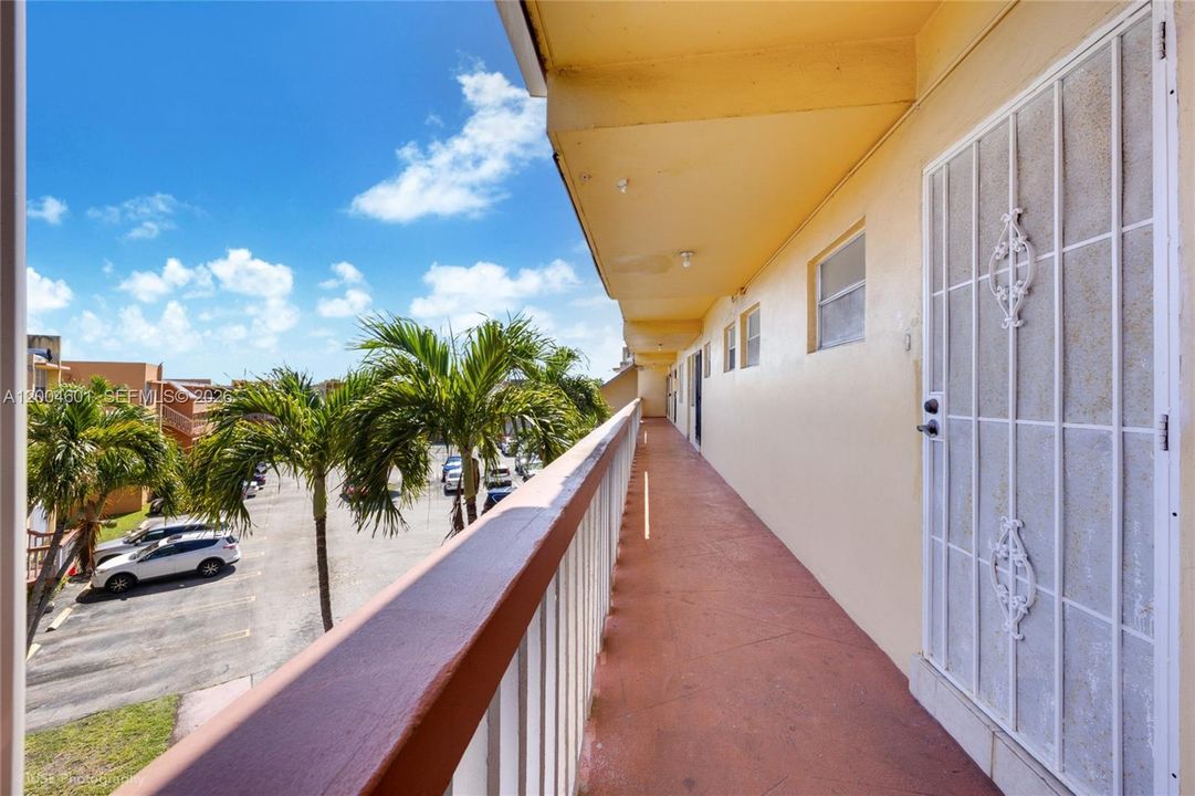 Activo con contrato: $125,000 (1 camas, 1 baños, 779 Pies cuadrados)
