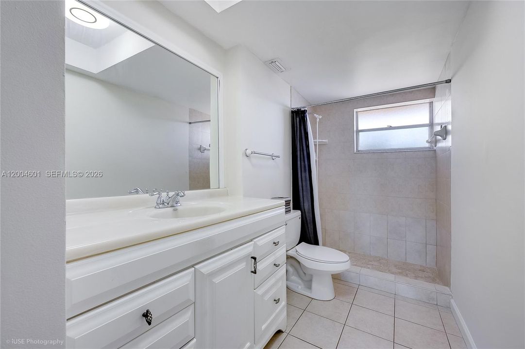 Activo con contrato: $125,000 (1 camas, 1 baños, 779 Pies cuadrados)