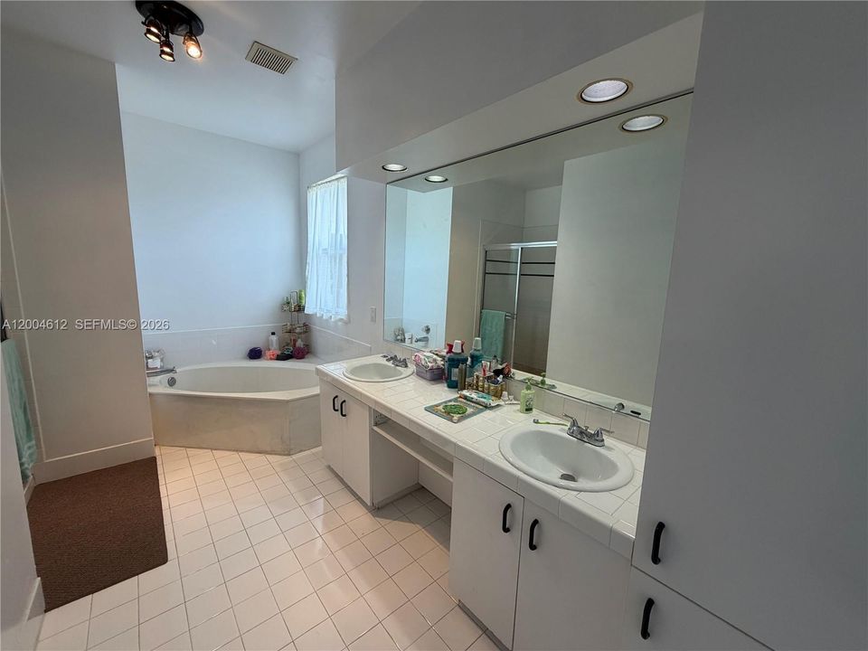 For Sale: $774,900 (5 beds, 3 baths, 2678 Square Feet)