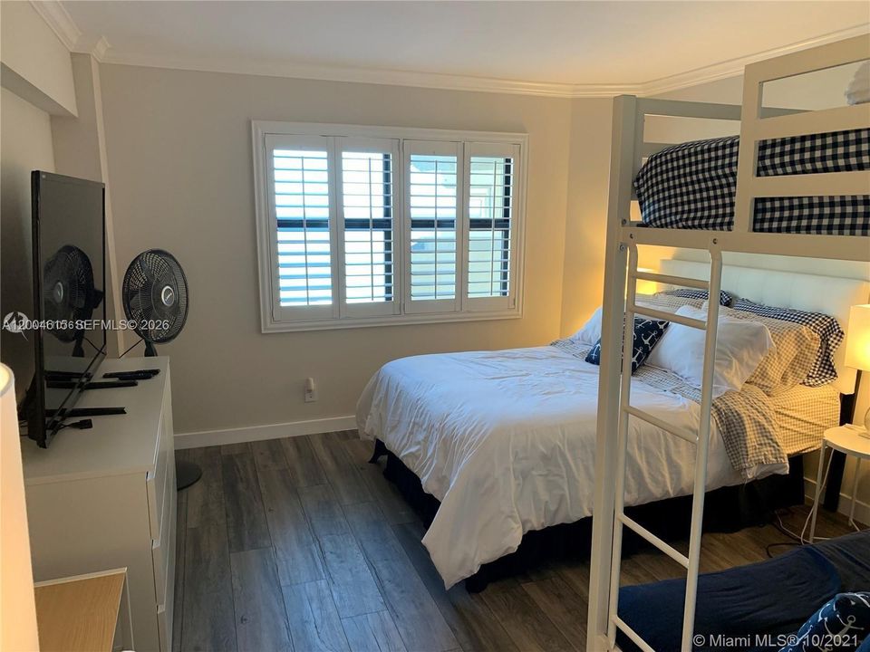 For Rent: $8,200 (3 beds, 3 baths, 2100 Square Feet)