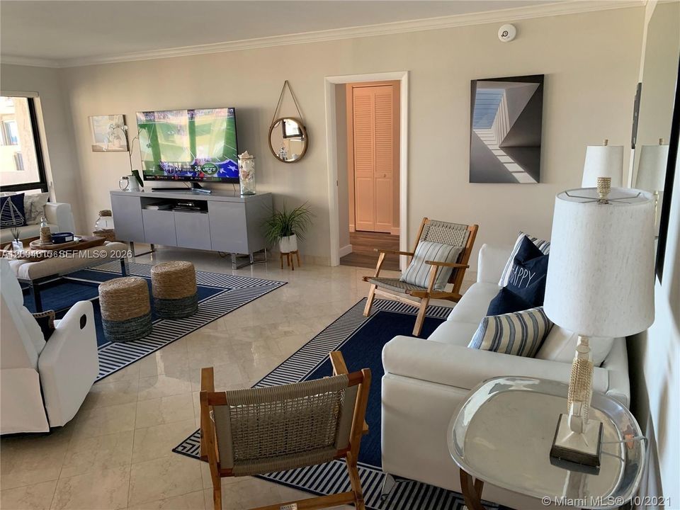 For Rent: $8,200 (3 beds, 3 baths, 2100 Square Feet)