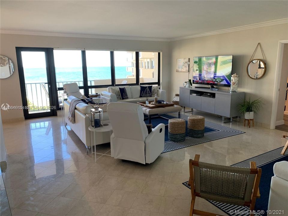 For Rent: $8,200 (3 beds, 3 baths, 2100 Square Feet)