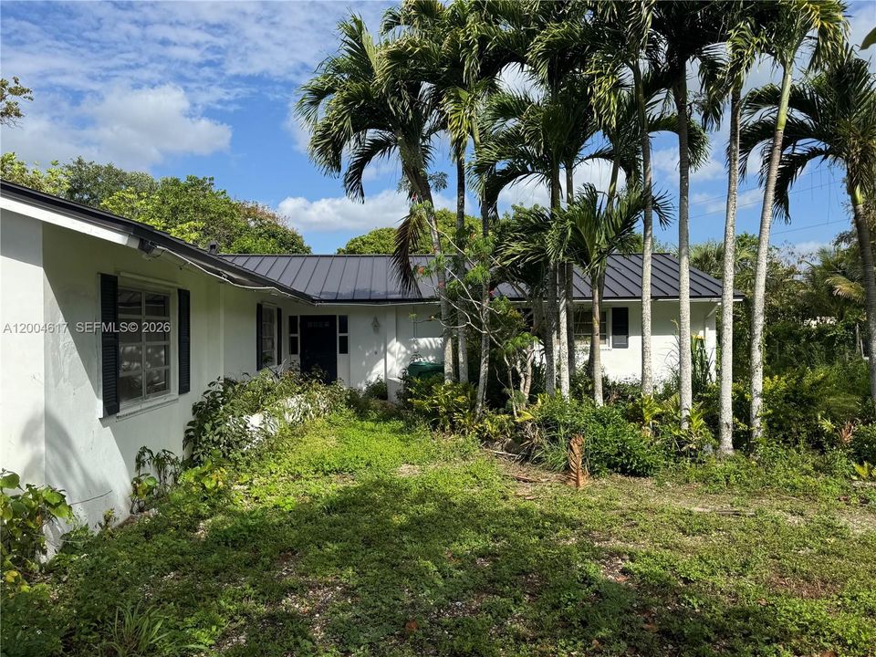 For Sale: $2,650,000 (7 beds, 4 baths, 4874 Square Feet)