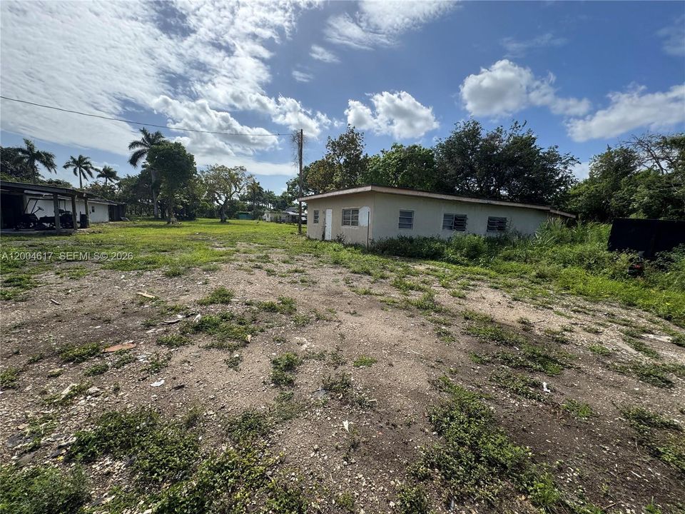 For Sale: $2,650,000 (7 beds, 4 baths, 4874 Square Feet)