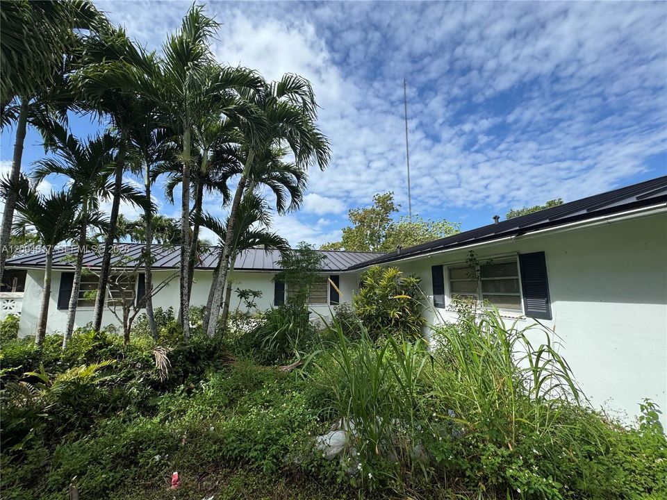 For Sale: $2,650,000 (7 beds, 4 baths, 4874 Square Feet)