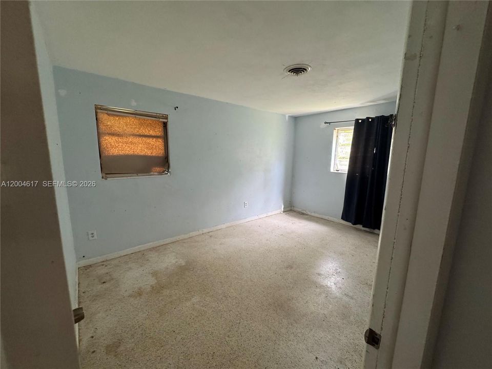 For Sale: $2,650,000 (7 beds, 4 baths, 4874 Square Feet)