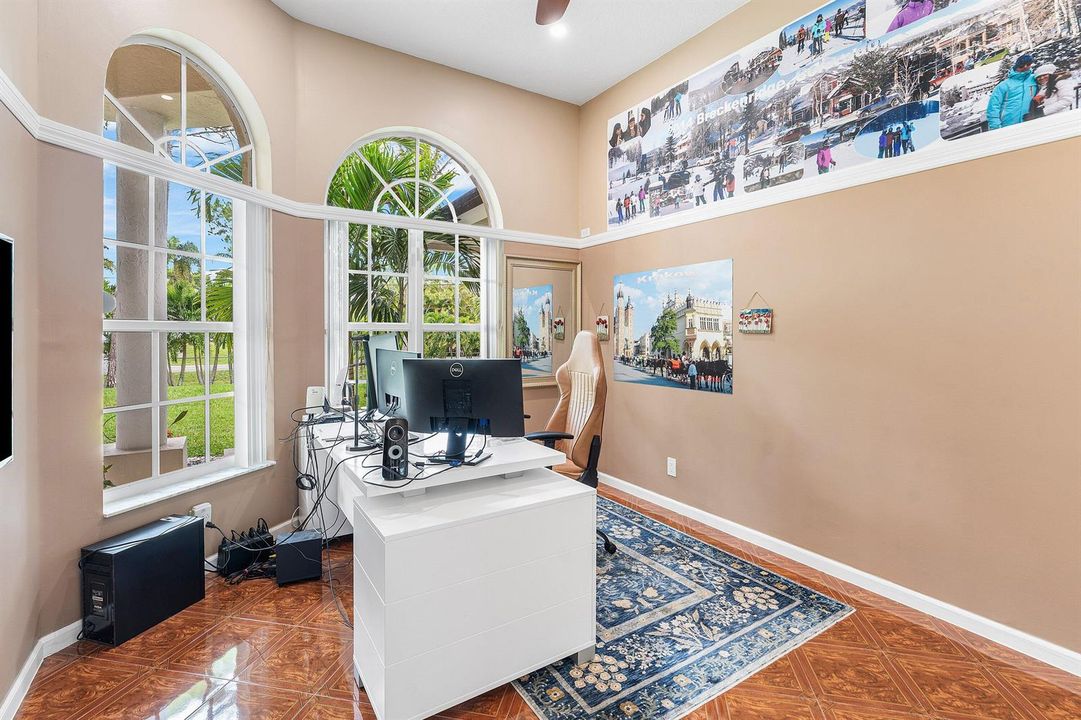 Office/den/5th bedroom