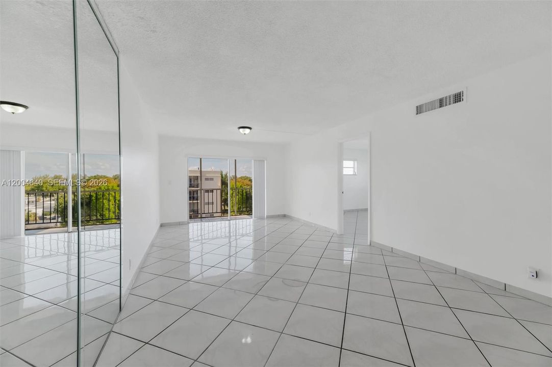 Activo con contrato: $190,000 (2 camas, 2 baños, 918 Pies cuadrados)