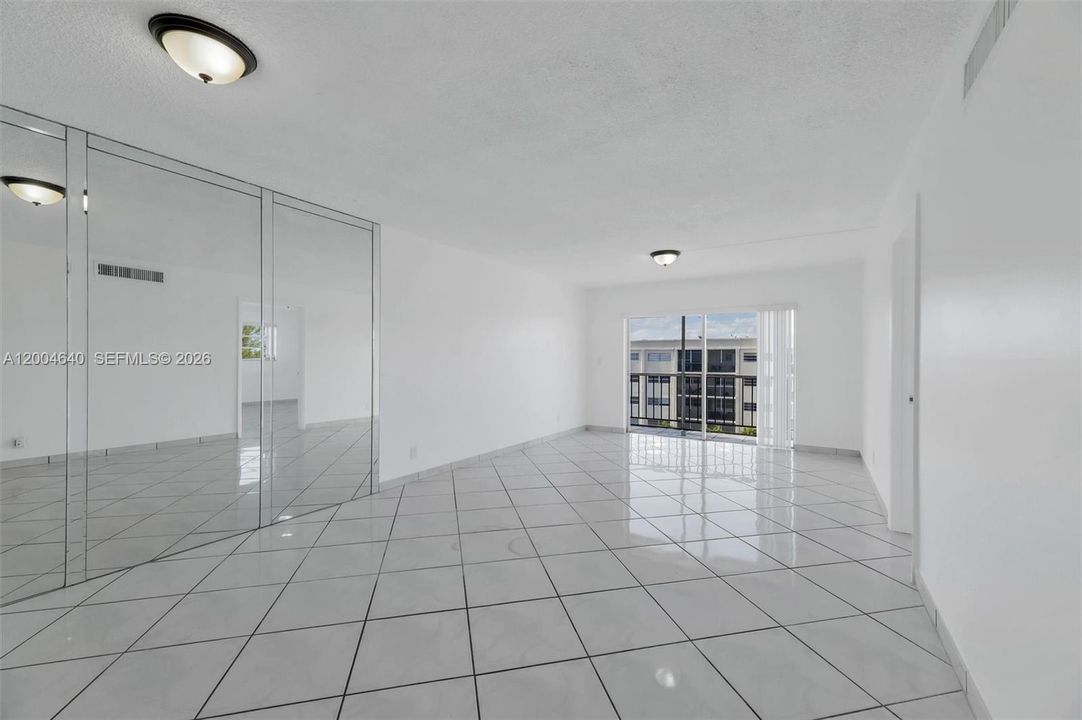 Activo con contrato: $190,000 (2 camas, 2 baños, 918 Pies cuadrados)