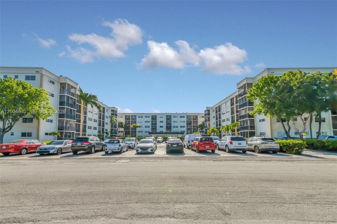 Activo con contrato: $190,000 (2 camas, 2 baños, 918 Pies cuadrados)