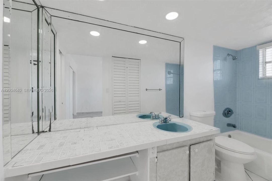 Activo con contrato: $190,000 (2 camas, 2 baños, 918 Pies cuadrados)