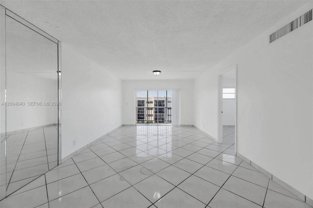 Activo con contrato: $190,000 (2 camas, 2 baños, 918 Pies cuadrados)