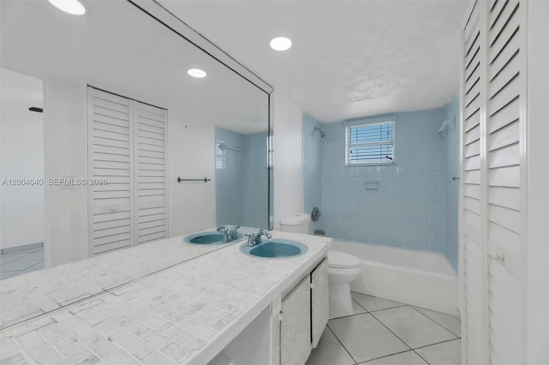 Activo con contrato: $190,000 (2 camas, 2 baños, 918 Pies cuadrados)