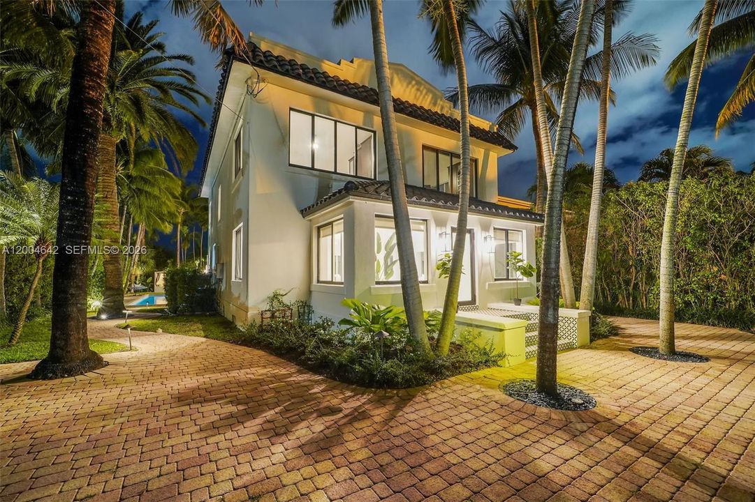 Недавно арендовано: $24,500 (7 спален, 5 ванн, 3872 Квадратных фут)