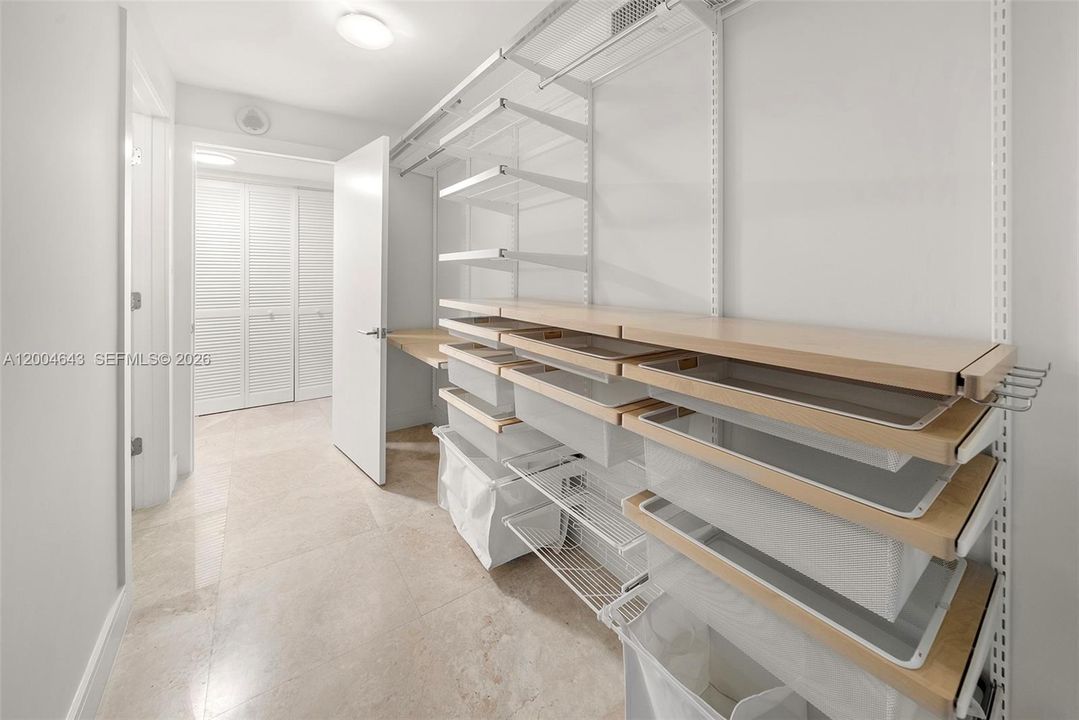 For Rent: $15,000 (3 beds, 3 baths, 2523 Square Feet)