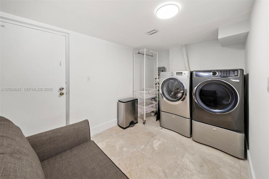 For Rent: $15,000 (3 beds, 3 baths, 2523 Square Feet)