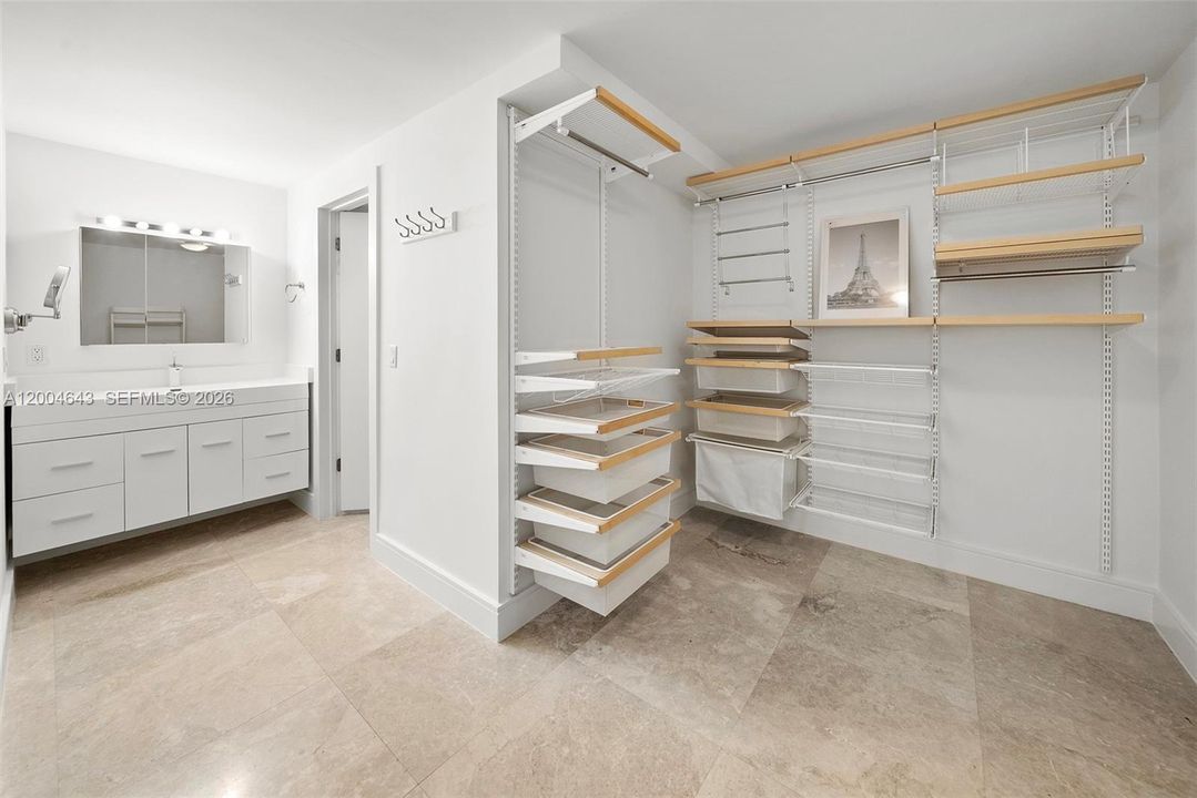 For Rent: $15,000 (3 beds, 3 baths, 2523 Square Feet)
