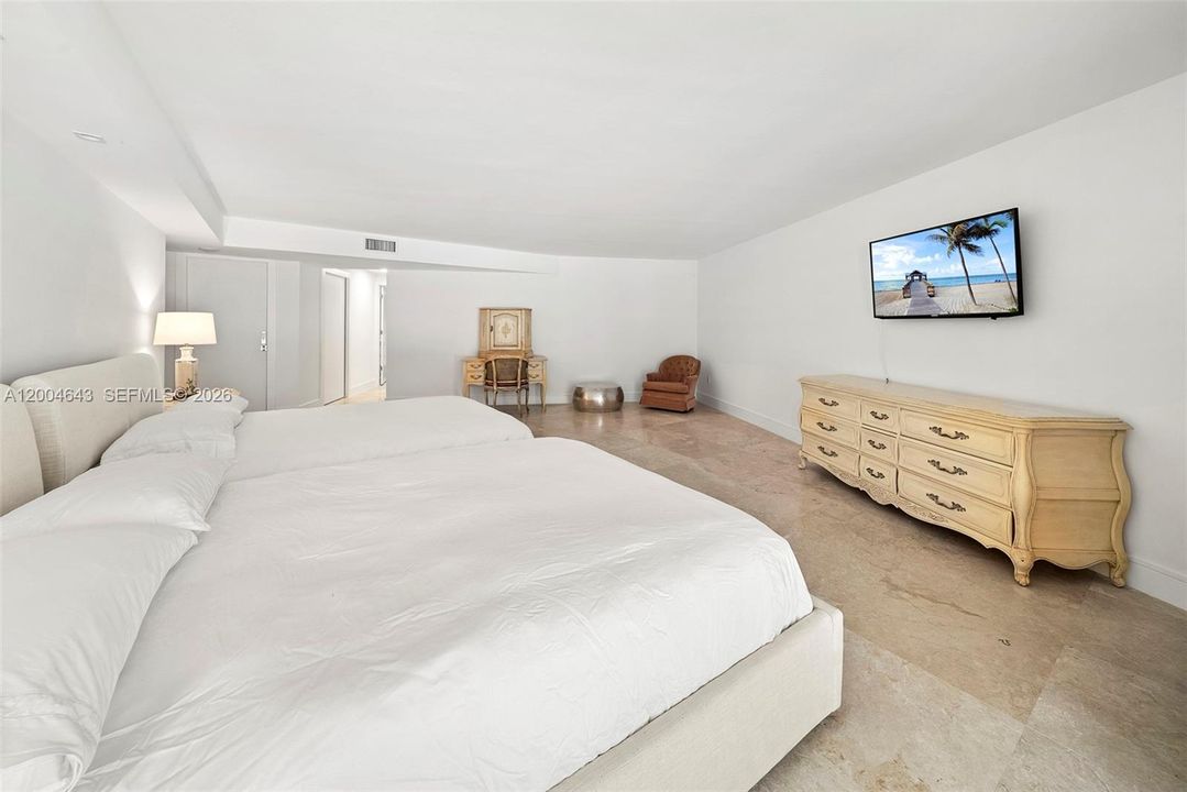 For Rent: $15,000 (3 beds, 3 baths, 2523 Square Feet)