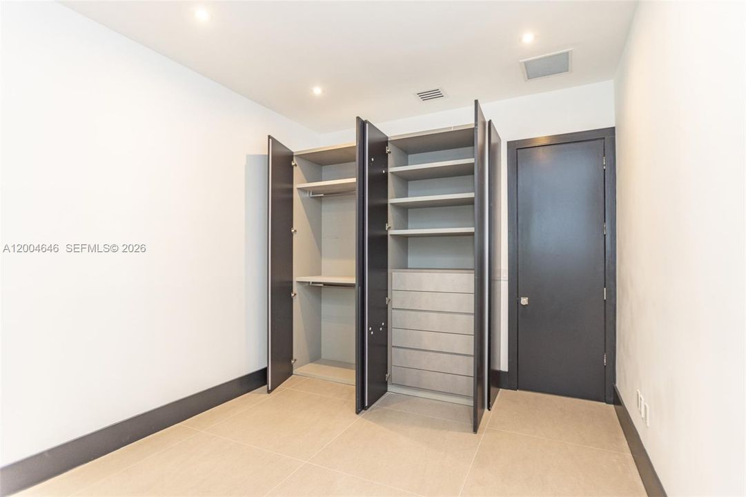 For Sale: $10,000,000 (4 beds, 4 baths, 2263 Square Feet)