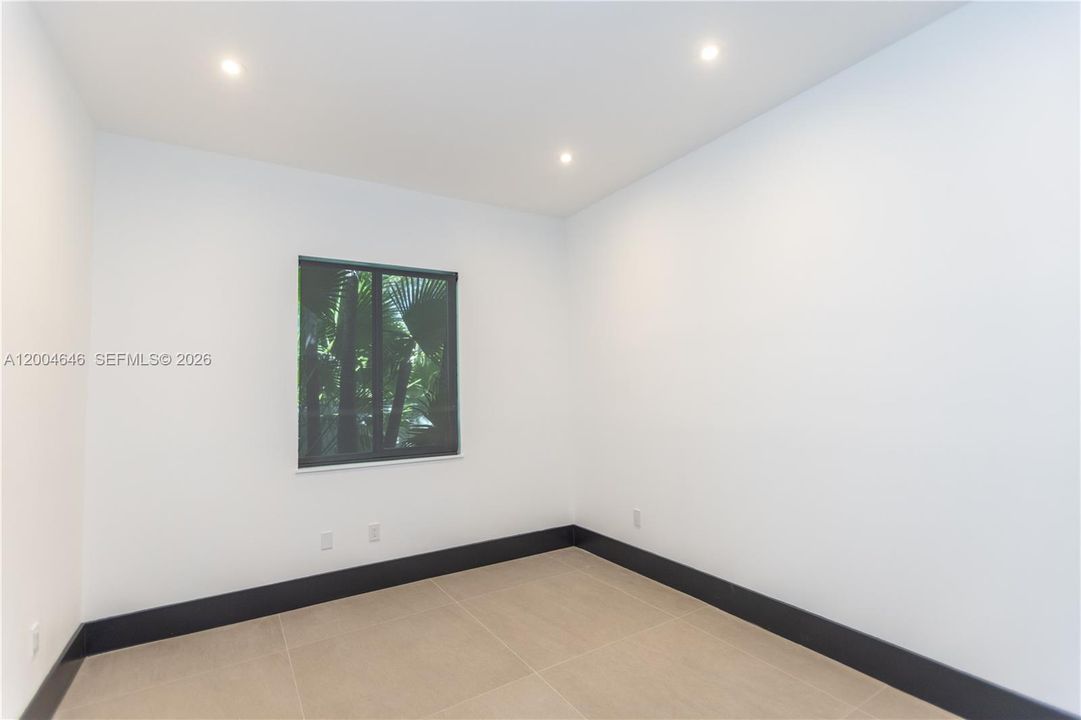 For Sale: $10,000,000 (4 beds, 4 baths, 2263 Square Feet)