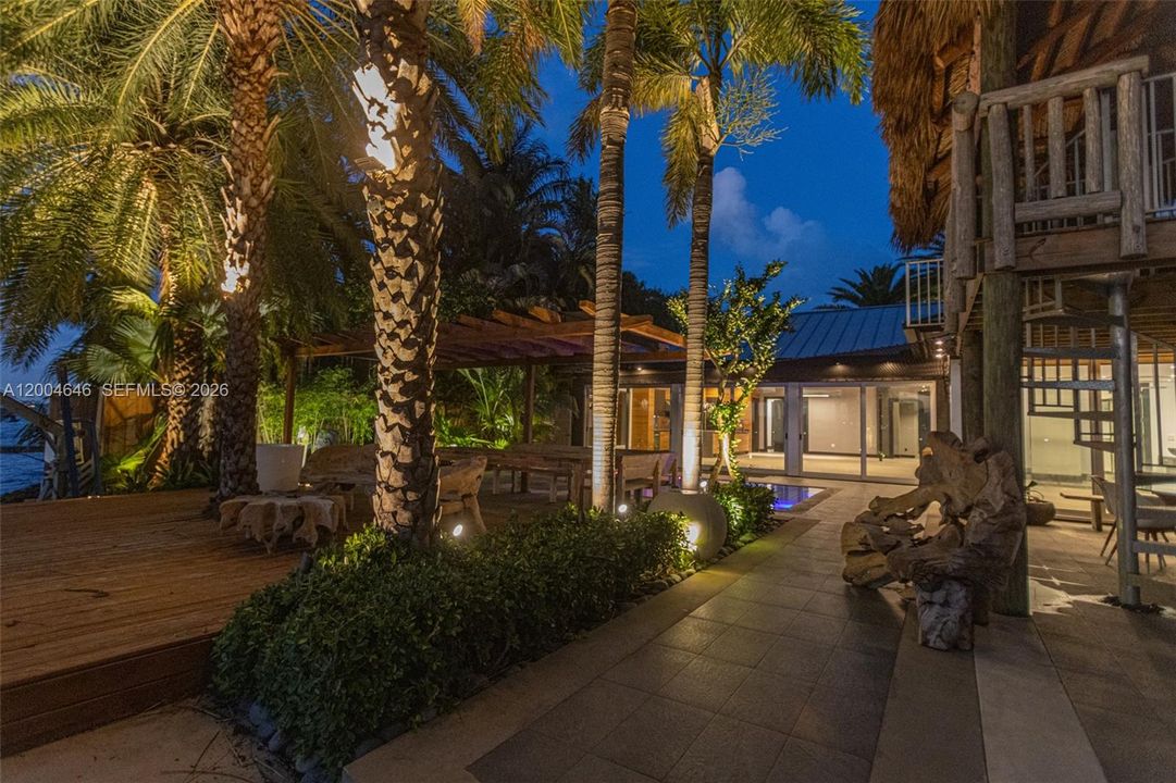 For Sale: $10,000,000 (4 beds, 4 baths, 2263 Square Feet)