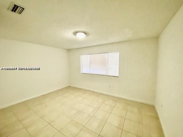 Activo con contrato: $1,770 (2 camas, 2 baños, 1032 Pies cuadrados)