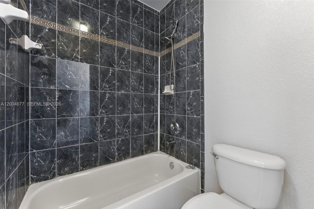 En Venta: $390,000 (2 camas, 2 baños, 1130 Pies cuadrados)