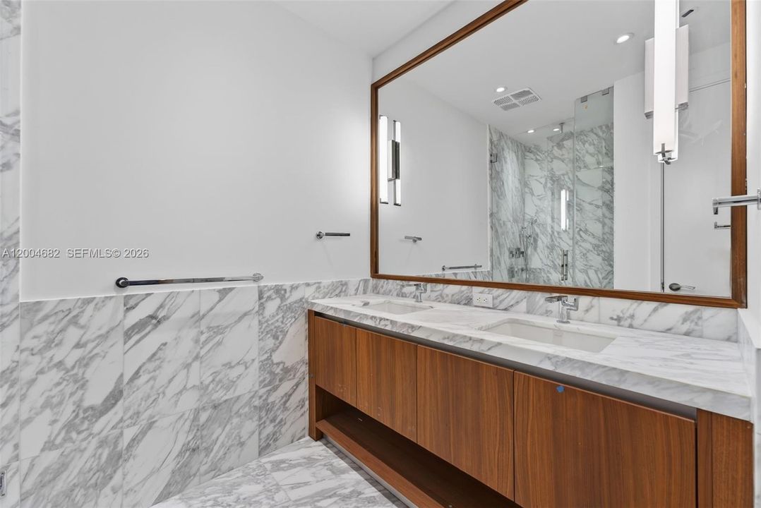 Recientemente alquilado: $9,900 (2 camas, 2 baños, 1102 Pies cuadrados)