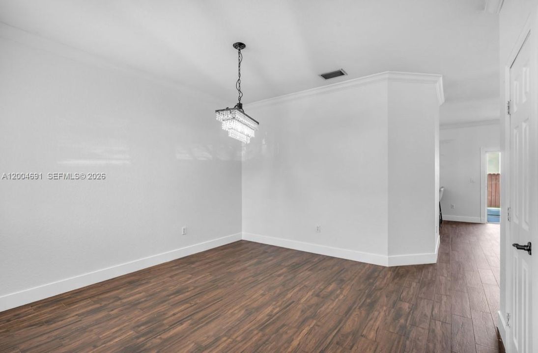 Activo con contrato: $3,400 (3 camas, 2 baños, 1700 Pies cuadrados)