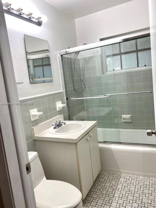 For Sale: $276,500 (1 beds, 1 baths, 695 Square Feet)