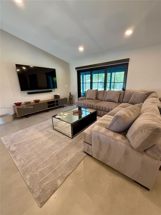 For Rent: $8,500 (3 beds, 2 baths, 1569 Square Feet)