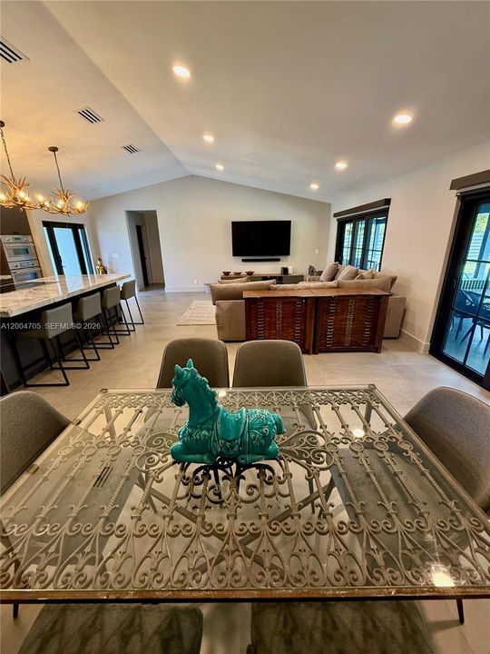 For Rent: $8,500 (3 beds, 2 baths, 1569 Square Feet)