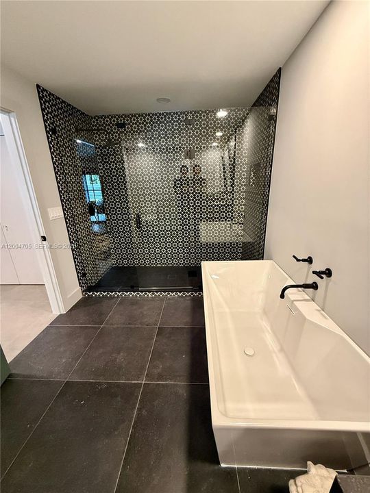 For Rent: $8,500 (3 beds, 2 baths, 1569 Square Feet)