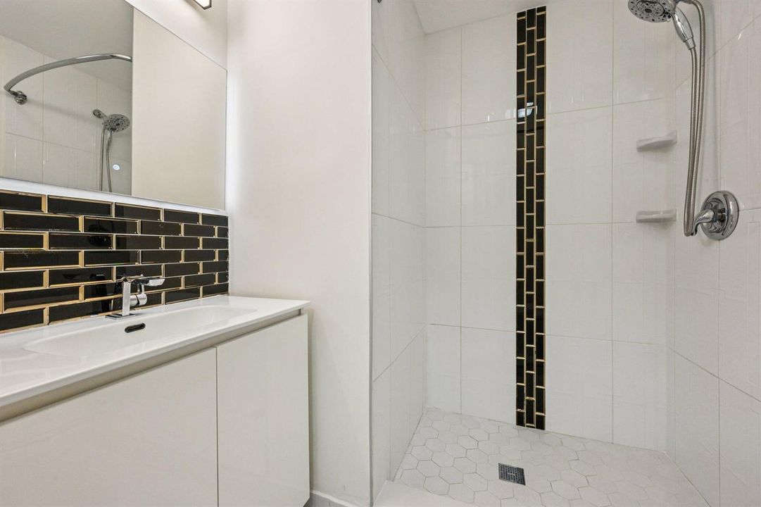 2nd Bathroom