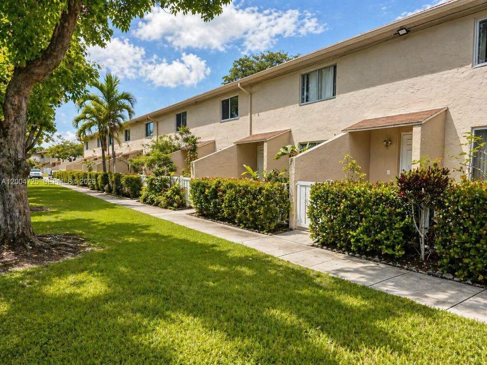 For Sale: $420,000 (3 beds, 2 baths, 1528 Square Feet)