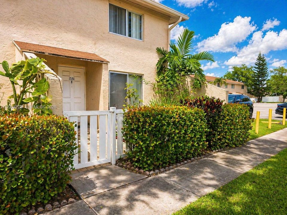 For Sale: $420,000 (3 beds, 2 baths, 1528 Square Feet)