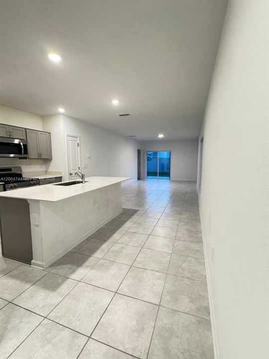 For Rent: $1,900 (3 beds, 2 baths, 4356 Square Feet)