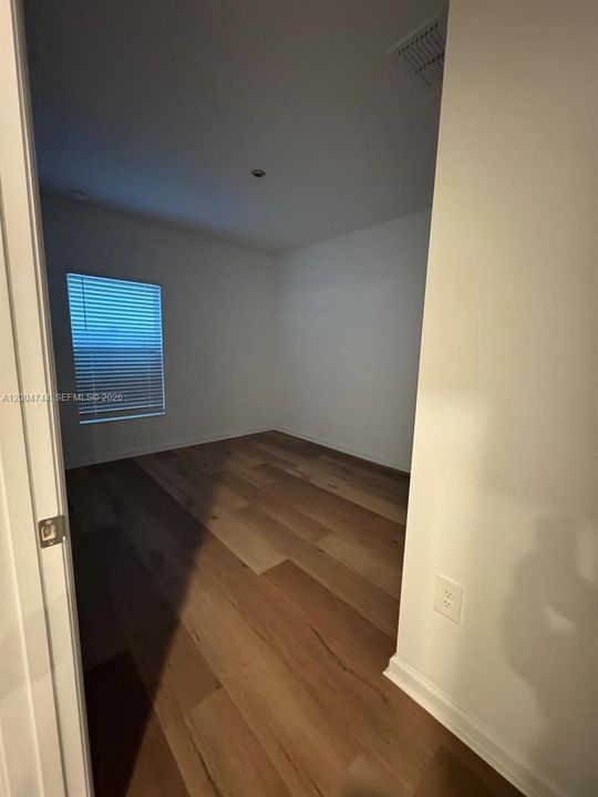 For Rent: $1,900 (3 beds, 2 baths, 4356 Square Feet)