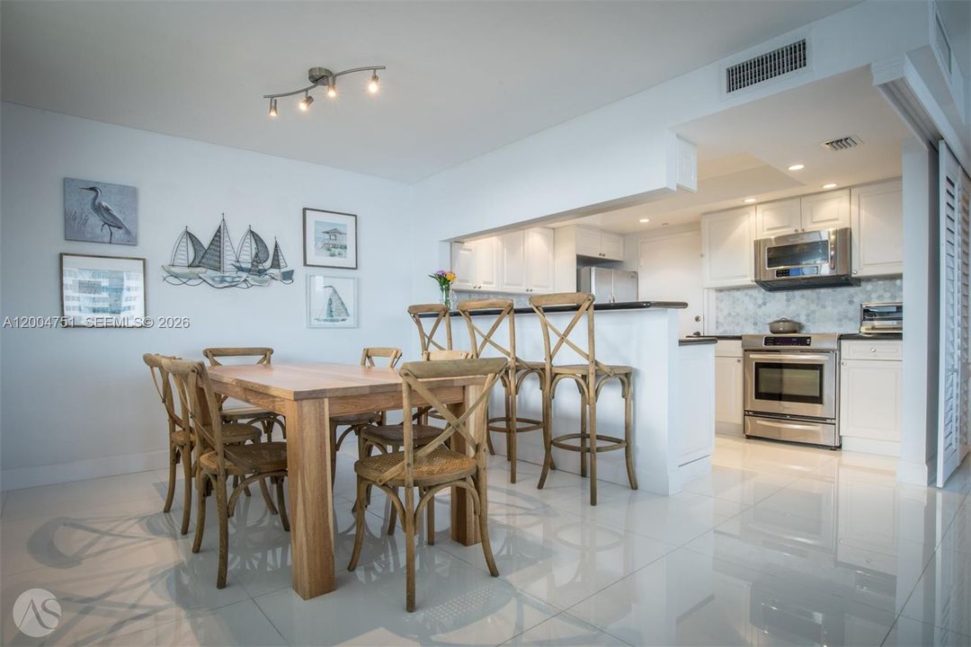 Active With Contract: $6,800 (2 beds, 2 baths, 1260 Square Feet)
