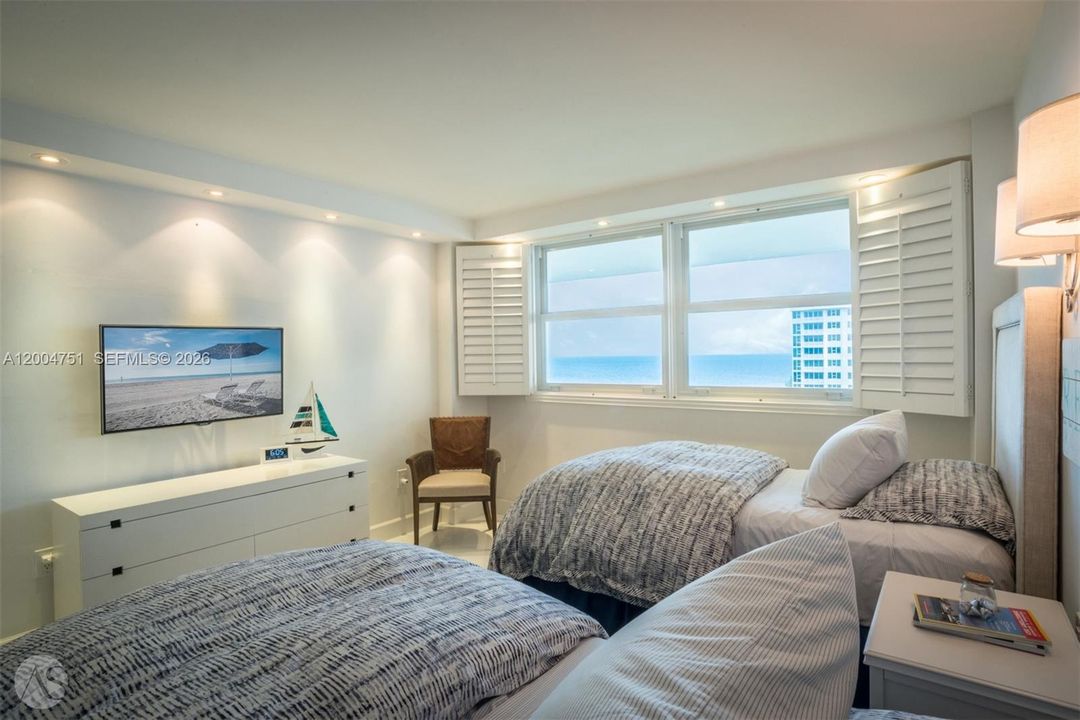 Active With Contract: $6,800 (2 beds, 2 baths, 1260 Square Feet)