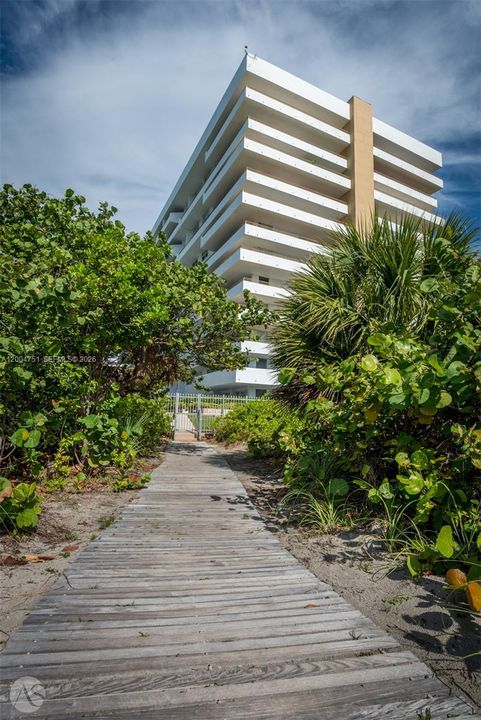 Active With Contract: $6,800 (2 beds, 2 baths, 1260 Square Feet)
