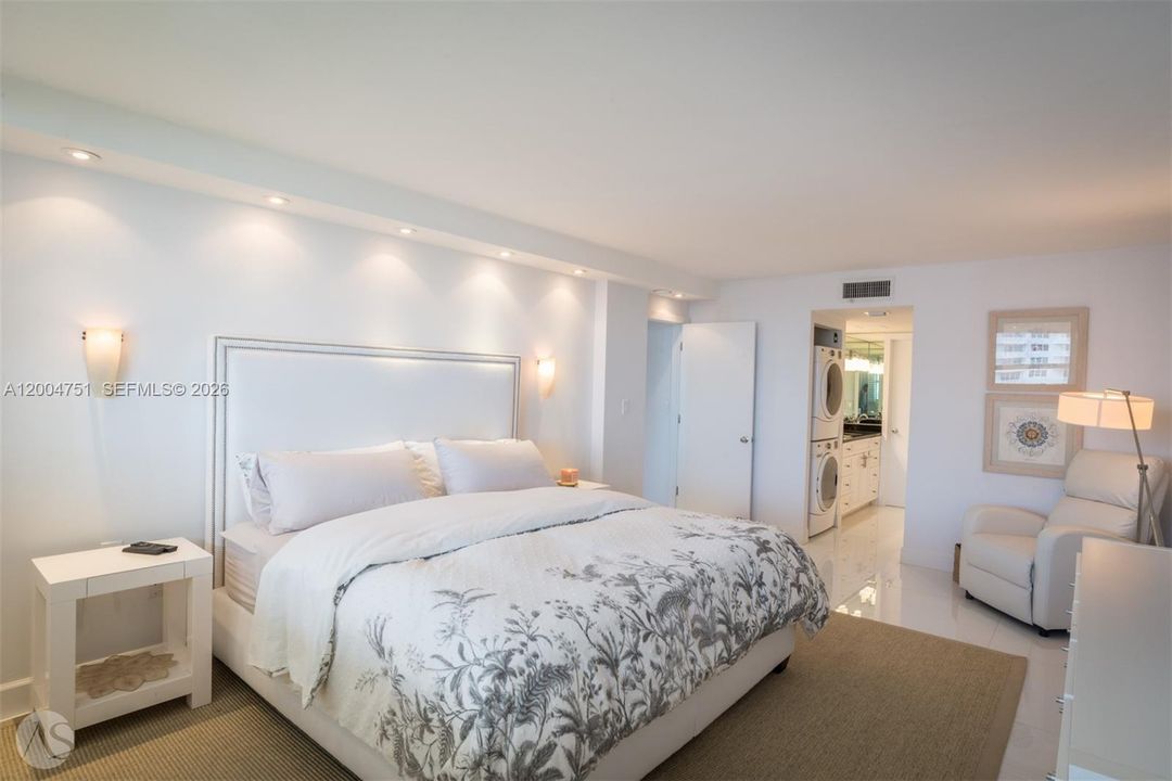 Active With Contract: $6,800 (2 beds, 2 baths, 1260 Square Feet)