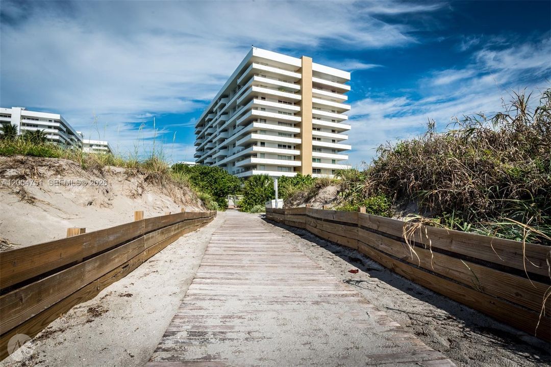 Active With Contract: $6,800 (2 beds, 2 baths, 1260 Square Feet)