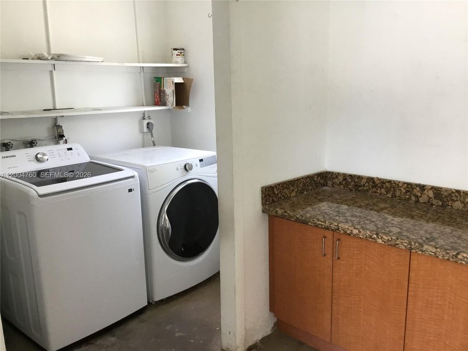 Activo con contrato: $4,500 (3 camas, 2 baños, 1442 Pies cuadrados)
