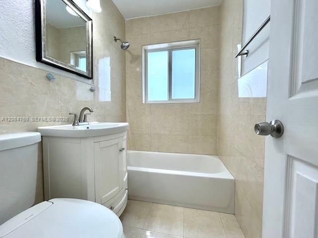 Guest full Bath